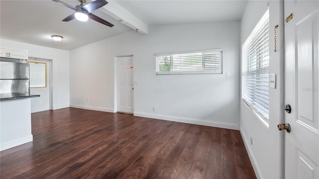 For Sale: $240,000 (3 beds, 1 baths, 892 Square Feet)