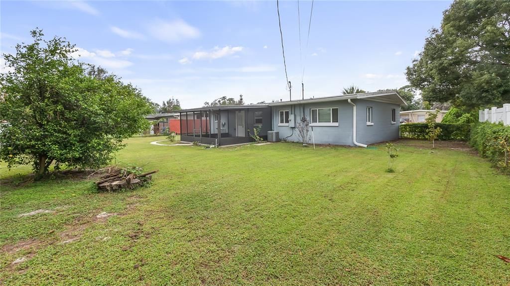 For Sale: $240,000 (3 beds, 1 baths, 892 Square Feet)