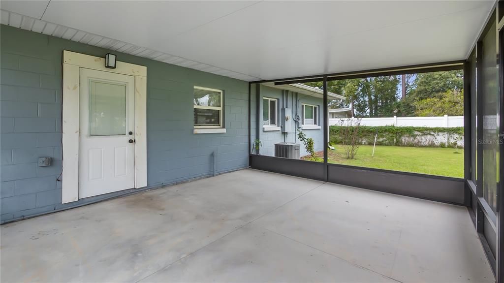 For Sale: $240,000 (3 beds, 1 baths, 892 Square Feet)