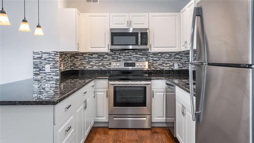 For Sale: $240,000 (3 beds, 1 baths, 892 Square Feet)