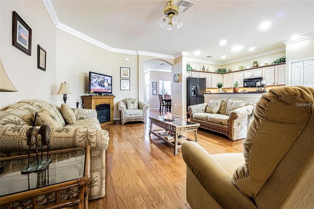 En Venta: $355,900 (2 camas, 2 baños, 1555 Pies cuadrados)