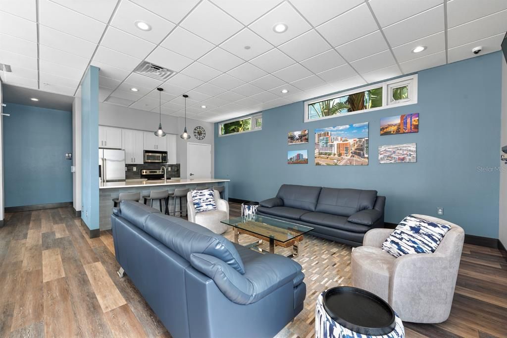 For Sale: $375,000 (2 beds, 1 baths, 1050 Square Feet)