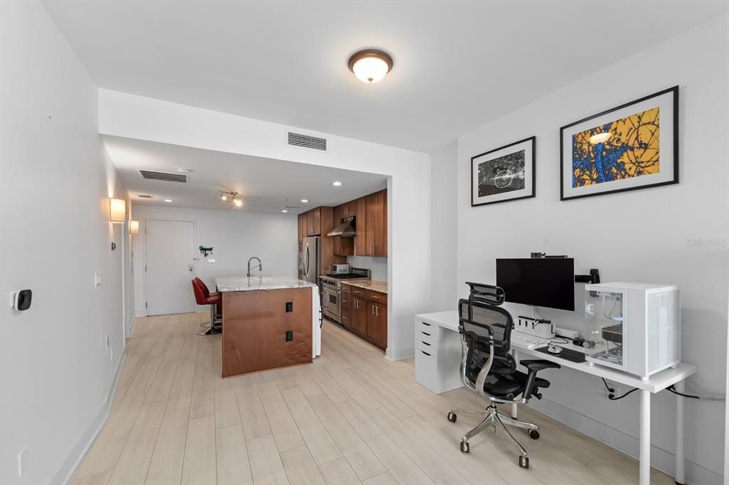 For Sale: $375,000 (2 beds, 1 baths, 1050 Square Feet)