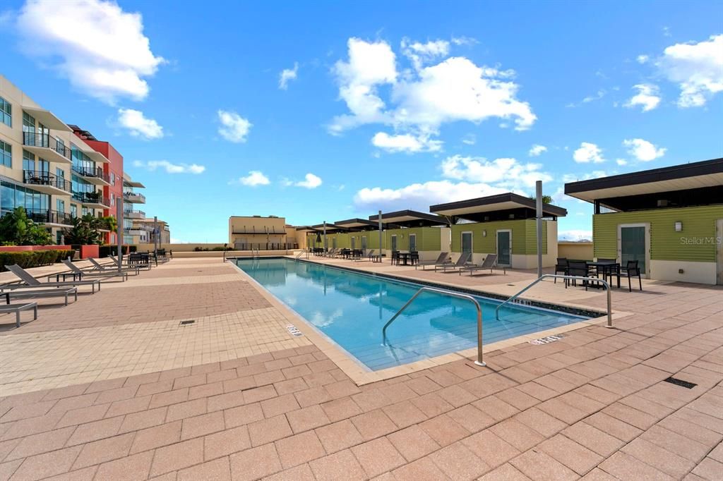 For Sale: $375,000 (2 beds, 1 baths, 1050 Square Feet)