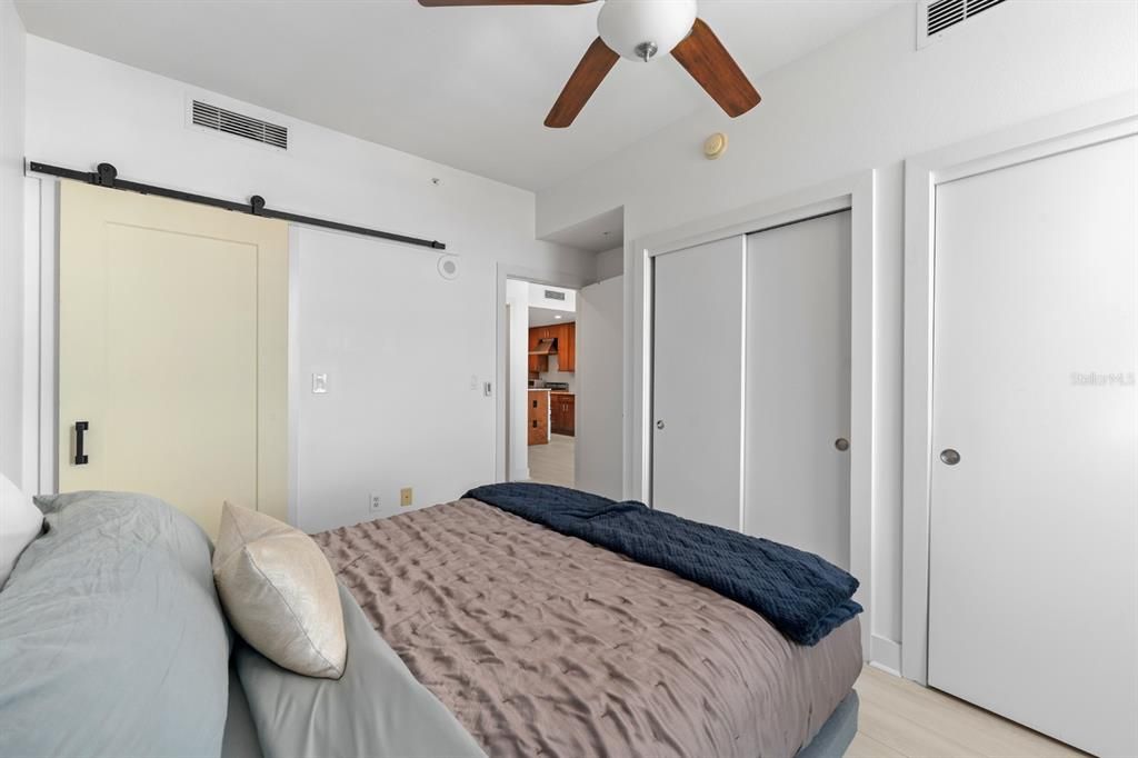 For Sale: $375,000 (2 beds, 1 baths, 1050 Square Feet)