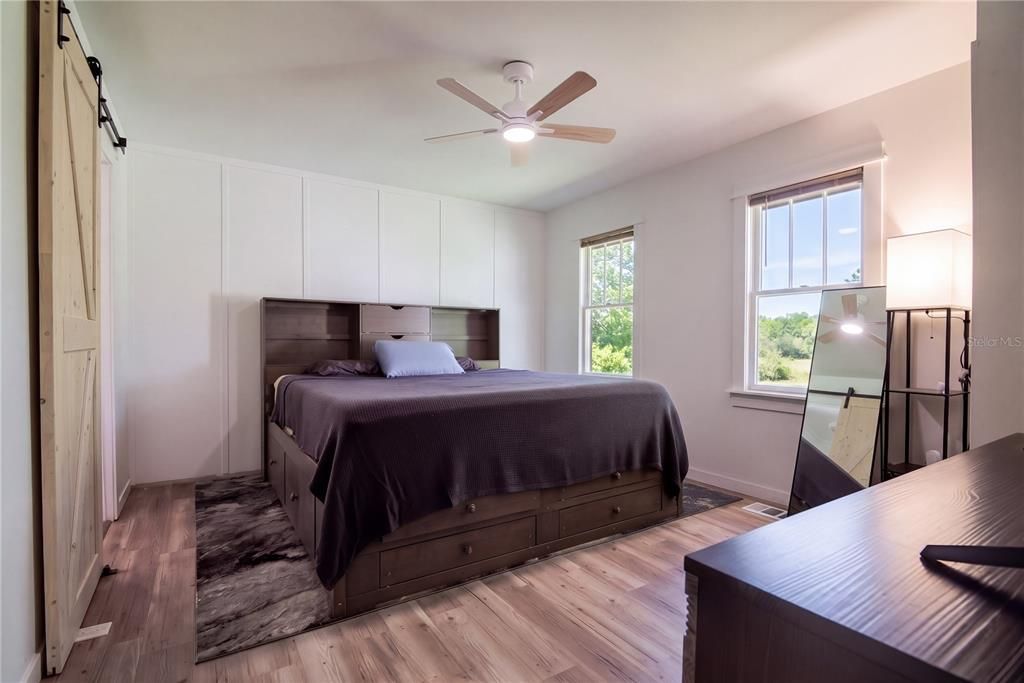 For Sale: $285,000 (2 beds, 1 baths, 1114 Square Feet)