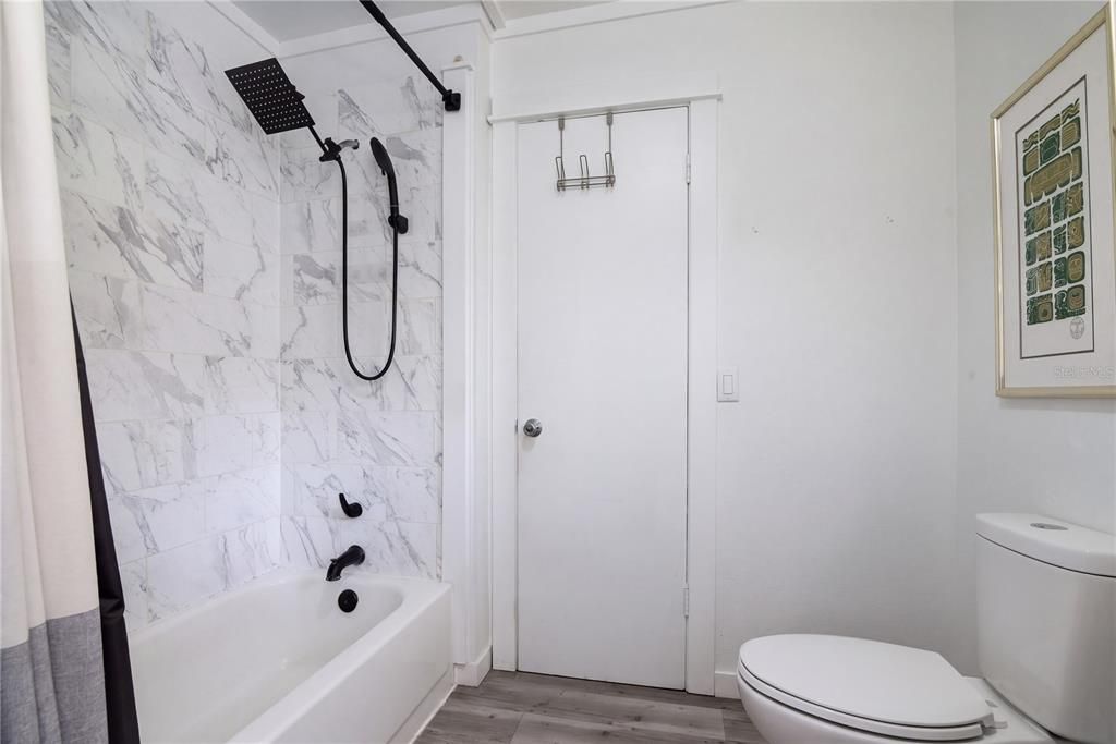 For Sale: $285,000 (2 beds, 1 baths, 1114 Square Feet)