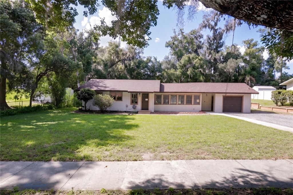 For Sale: $285,000 (2 beds, 1 baths, 1114 Square Feet)