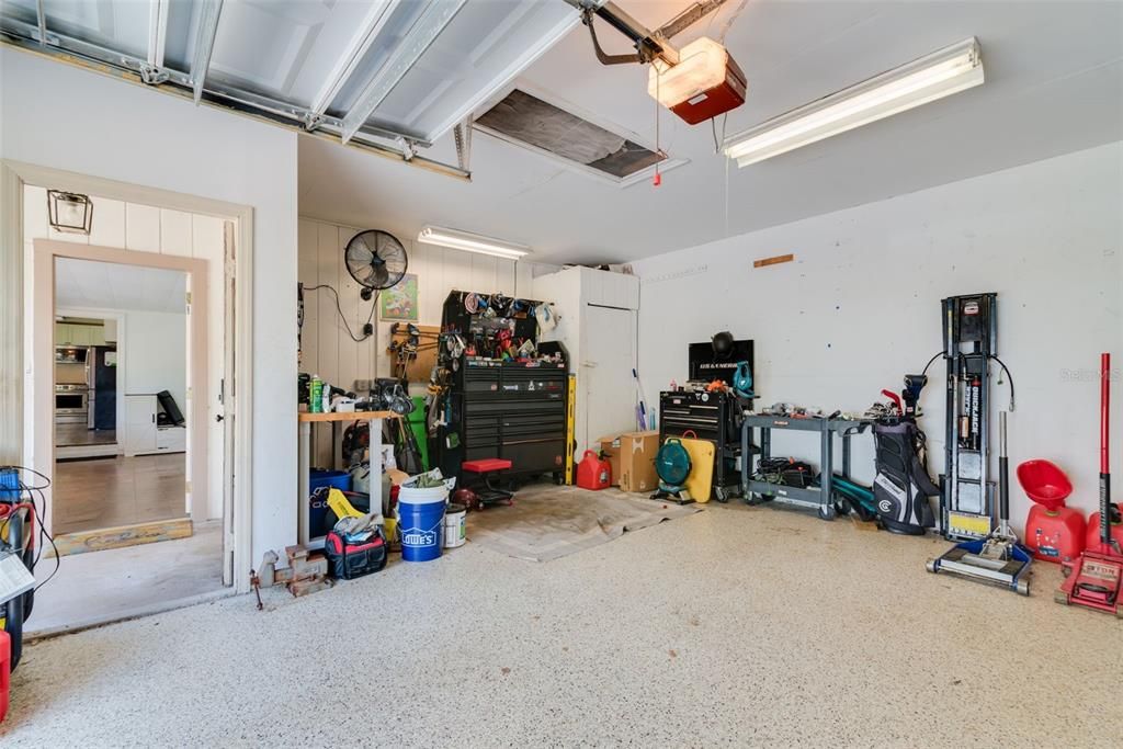 For Sale: $285,000 (2 beds, 1 baths, 1114 Square Feet)
