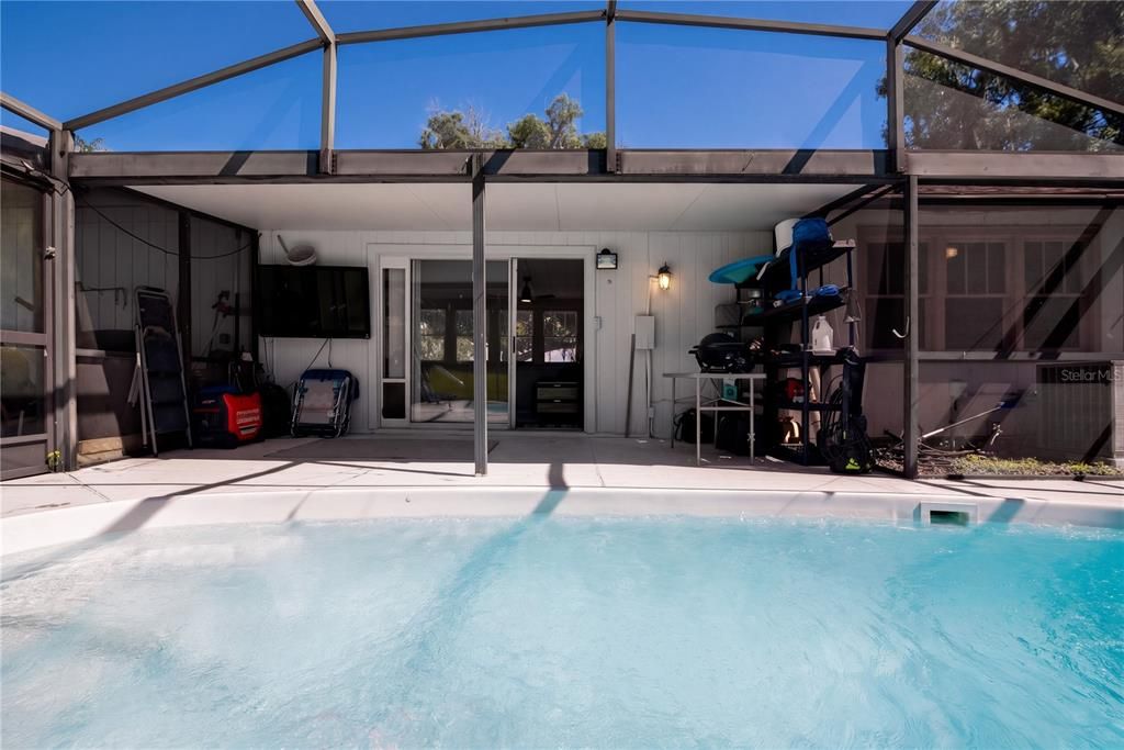 For Sale: $285,000 (2 beds, 1 baths, 1114 Square Feet)