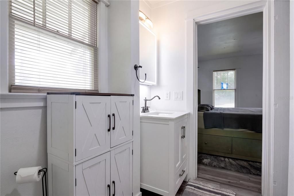 For Sale: $285,000 (2 beds, 1 baths, 1114 Square Feet)