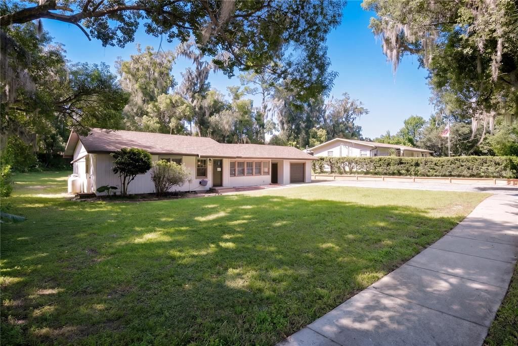 For Sale: $285,000 (2 beds, 1 baths, 1114 Square Feet)