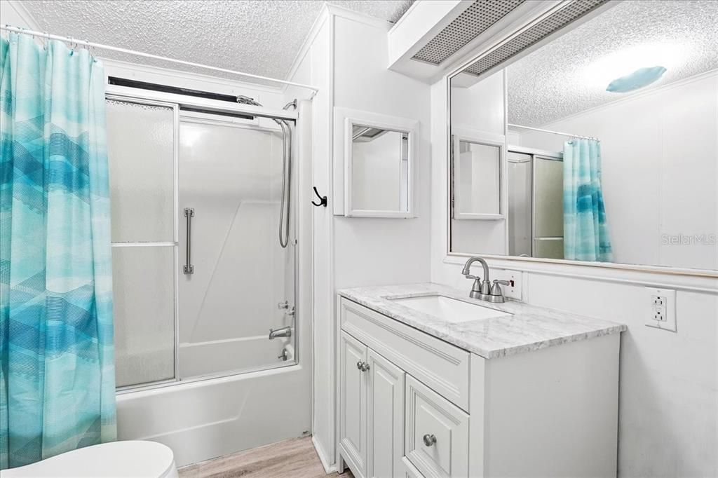 На продажу: $185,000 (2 спален, 2 ванн, 1296 Квадратных фут)
