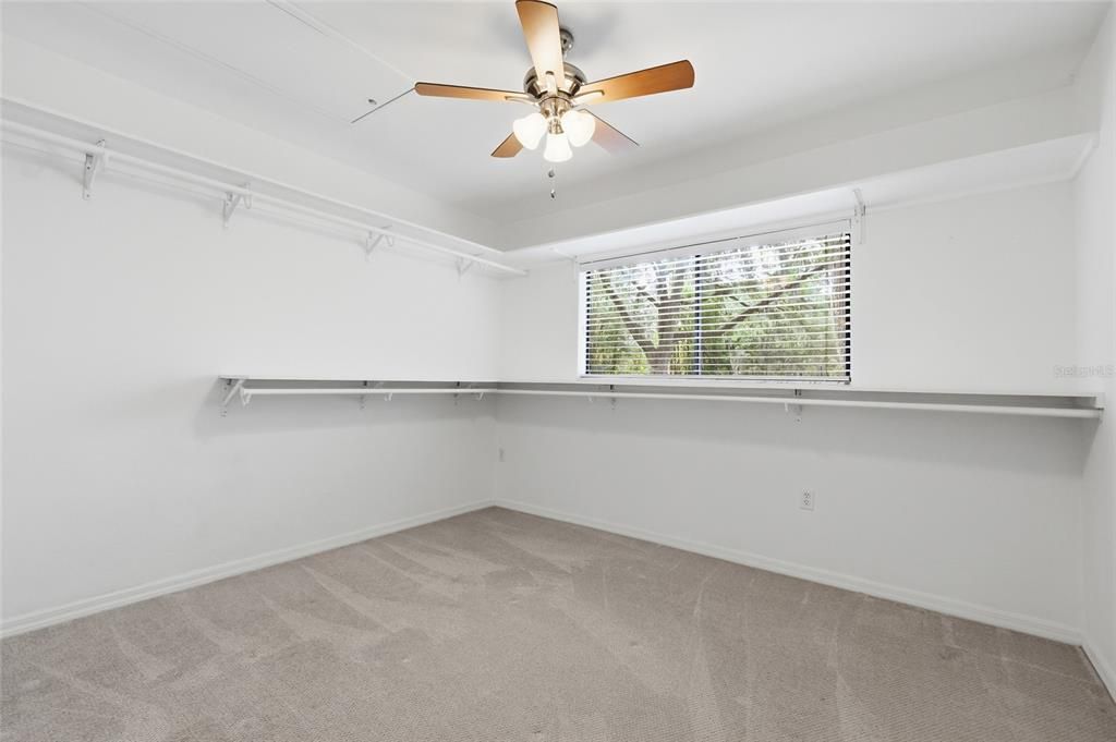 En Venta: $199,900 (2 camas, 2 baños, 988 Pies cuadrados)