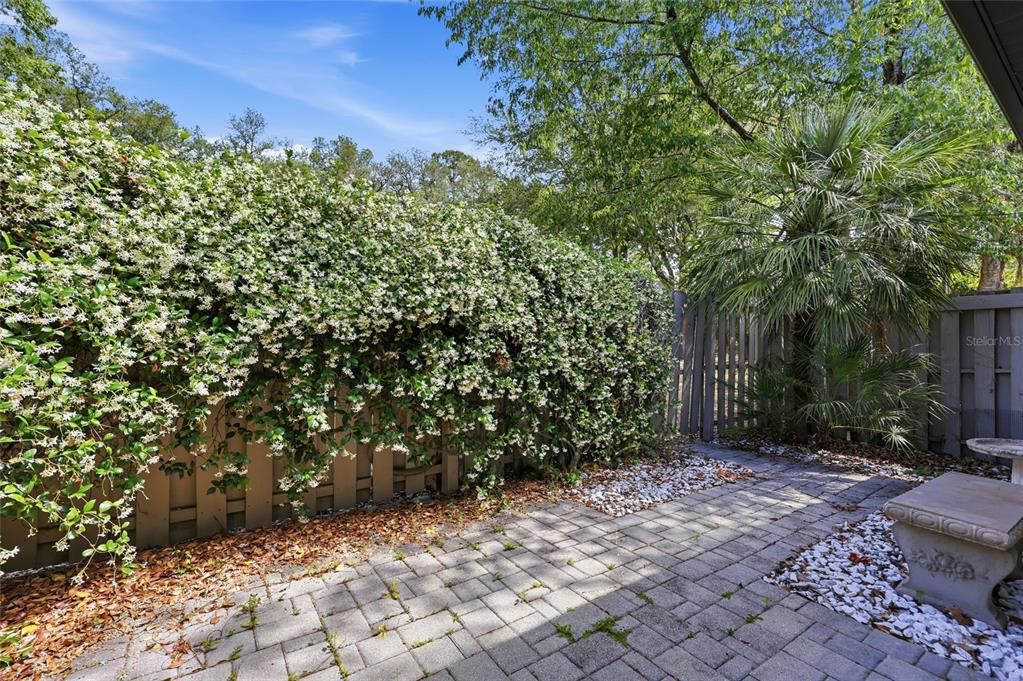 En Venta: $199,900 (2 camas, 2 baños, 988 Pies cuadrados)