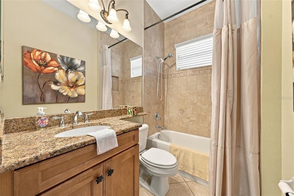 На продажу: $349,999 (3 спален, 2 ванн, 1868 Квадратных фут)