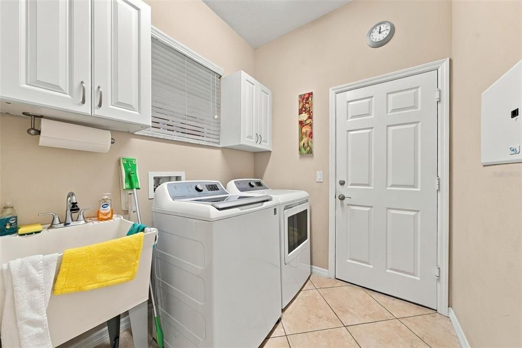 На продажу: $349,999 (3 спален, 2 ванн, 1868 Квадратных фут)