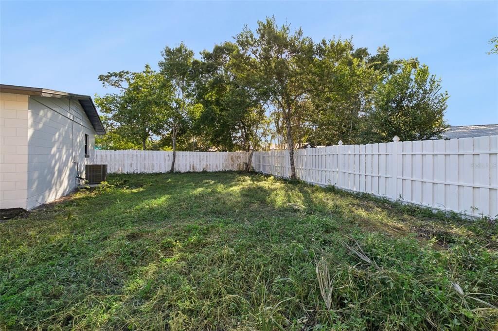На продажу: $320,000 (4 спален, 2 ванн, 1704 Квадратных фут)