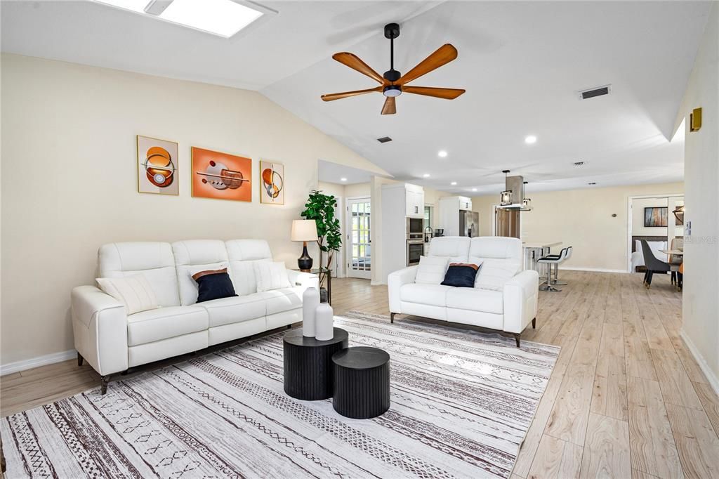 En Venta: $430,000 (3 camas, 3 baños, 1853 Pies cuadrados)