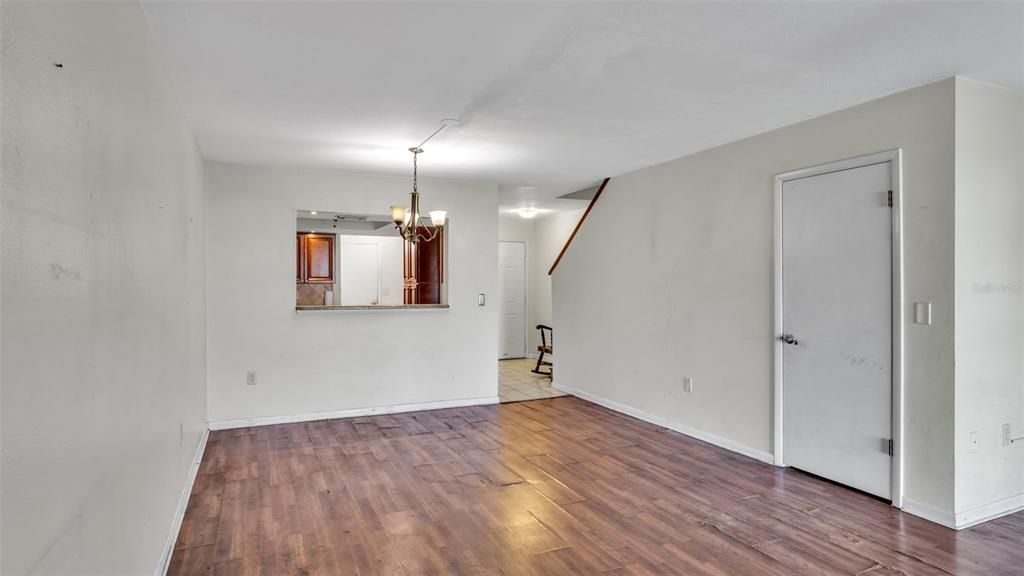 На продажу: $179,999 (2 спален, 1 ванн, 1121 Квадратных фут)
