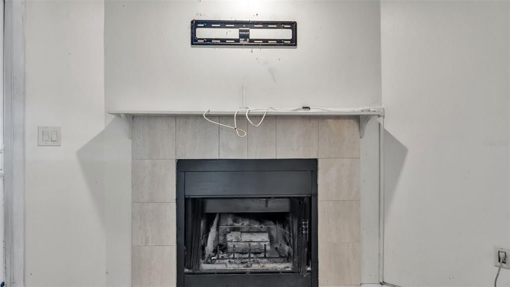 На продажу: $179,999 (2 спален, 1 ванн, 1121 Квадратных фут)