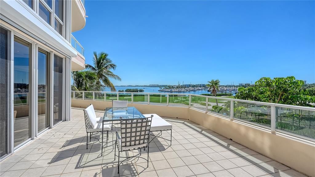 En Venta: $2,495,000 (3 camas, 3 baños, 2925 Pies cuadrados)
