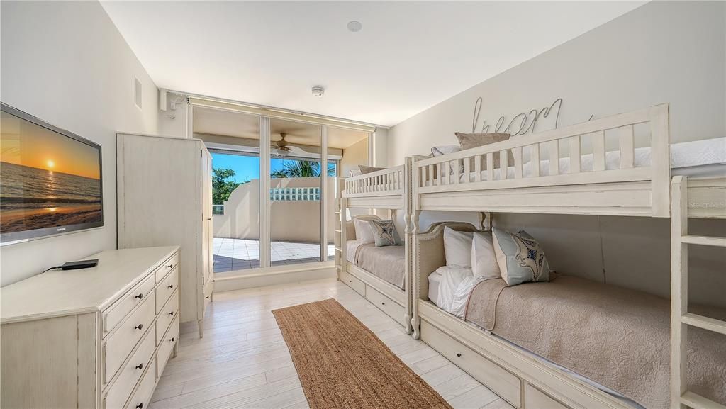 En Venta: $2,495,000 (3 camas, 3 baños, 2925 Pies cuadrados)