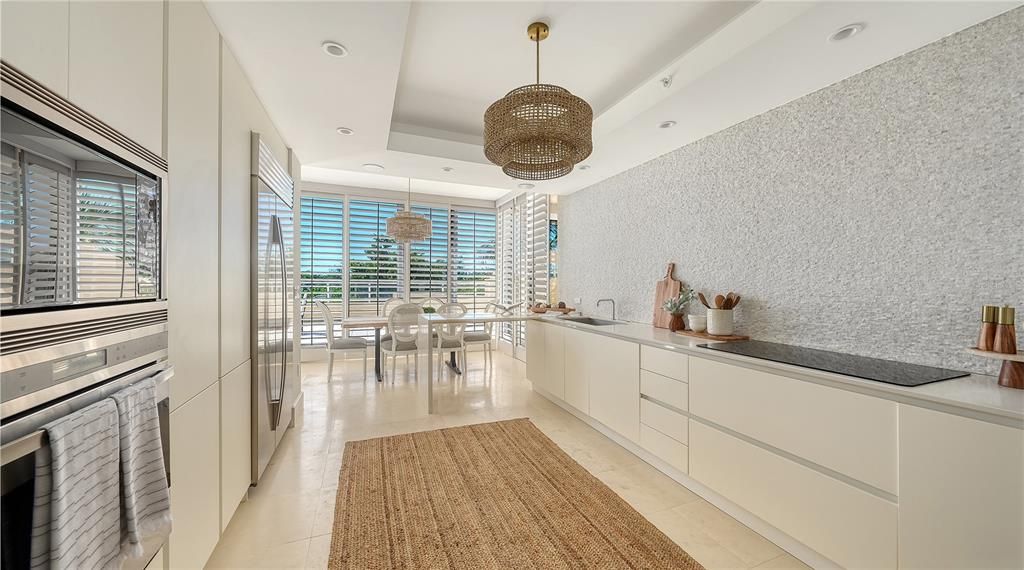 En Venta: $2,495,000 (3 camas, 3 baños, 2925 Pies cuadrados)