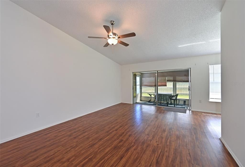 待售: $139,900 (3 贝兹, 2 浴室, 1272 平方英尺)