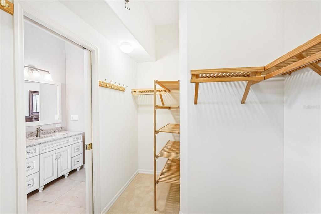 En Venta: $699,900 (3 camas, 3 baños, 2593 Pies cuadrados)