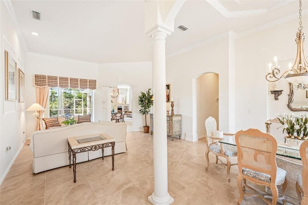En Venta: $699,900 (3 camas, 3 baños, 2593 Pies cuadrados)