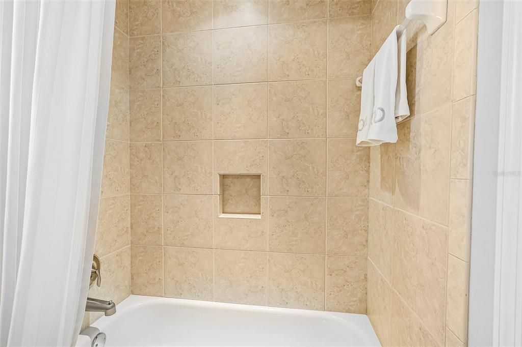 En Venta: $699,900 (3 camas, 3 baños, 2593 Pies cuadrados)