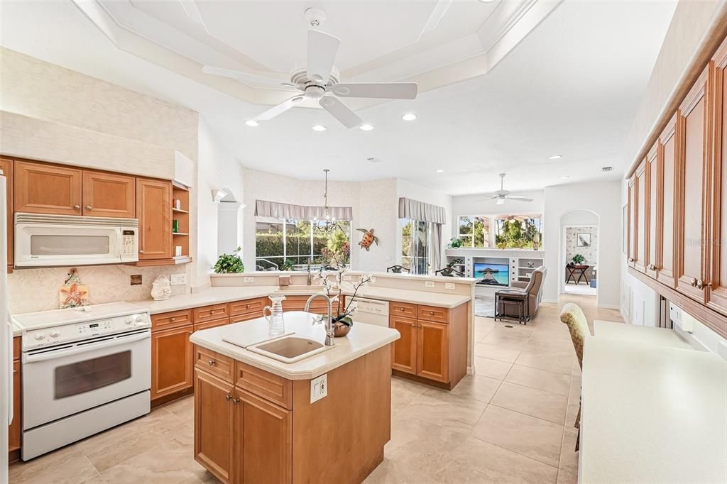 En Venta: $699,900 (3 camas, 3 baños, 2593 Pies cuadrados)
