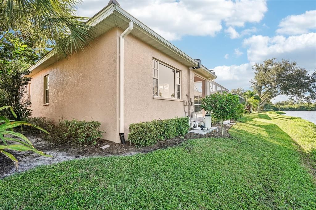 En Venta: $699,900 (3 camas, 3 baños, 2593 Pies cuadrados)
