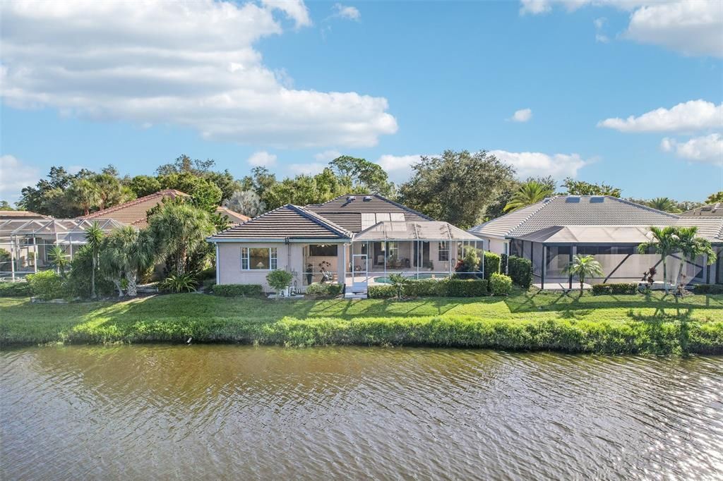 En Venta: $699,900 (3 camas, 3 baños, 2593 Pies cuadrados)