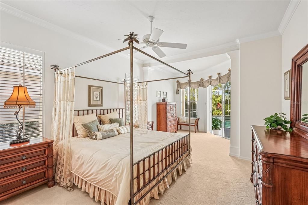 En Venta: $699,900 (3 camas, 3 baños, 2593 Pies cuadrados)