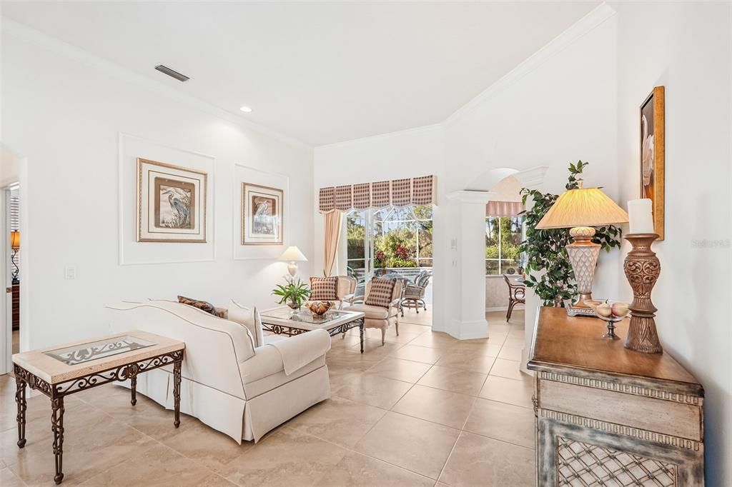 En Venta: $699,900 (3 camas, 3 baños, 2593 Pies cuadrados)