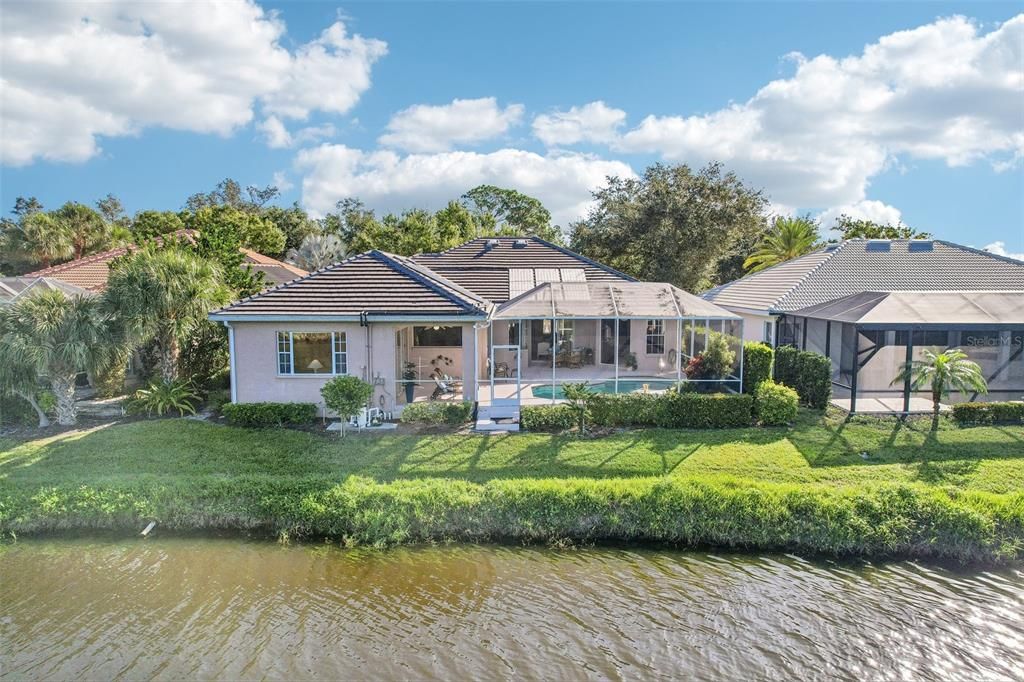 En Venta: $699,900 (3 camas, 3 baños, 2593 Pies cuadrados)
