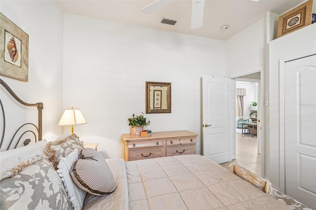 En Venta: $699,900 (3 camas, 3 baños, 2593 Pies cuadrados)