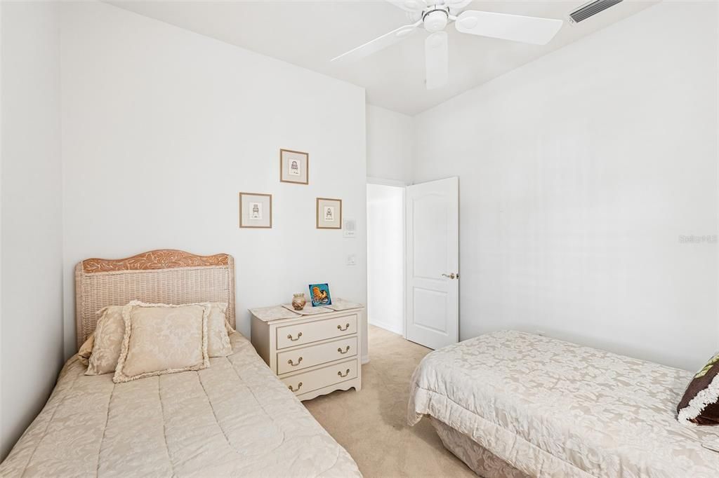 En Venta: $699,900 (3 camas, 3 baños, 2593 Pies cuadrados)