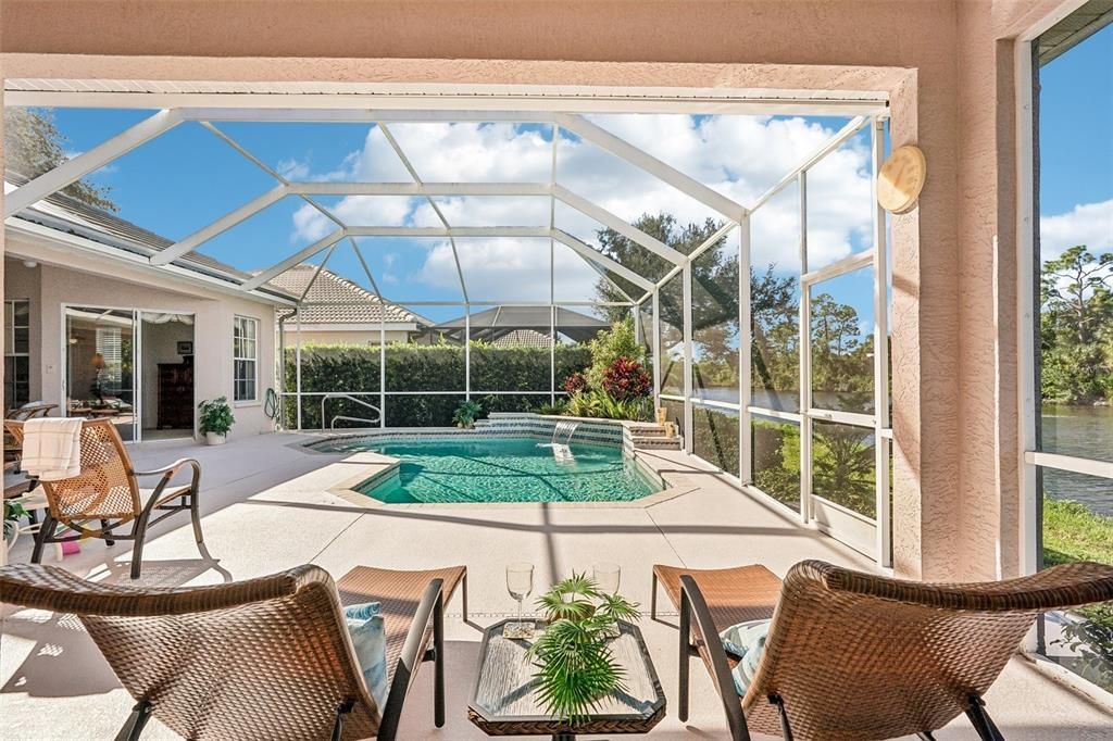 En Venta: $699,900 (3 camas, 3 baños, 2593 Pies cuadrados)