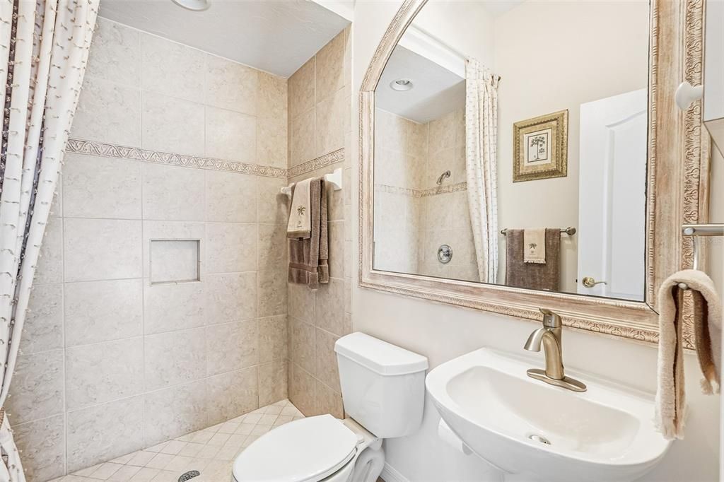 En Venta: $699,900 (3 camas, 3 baños, 2593 Pies cuadrados)
