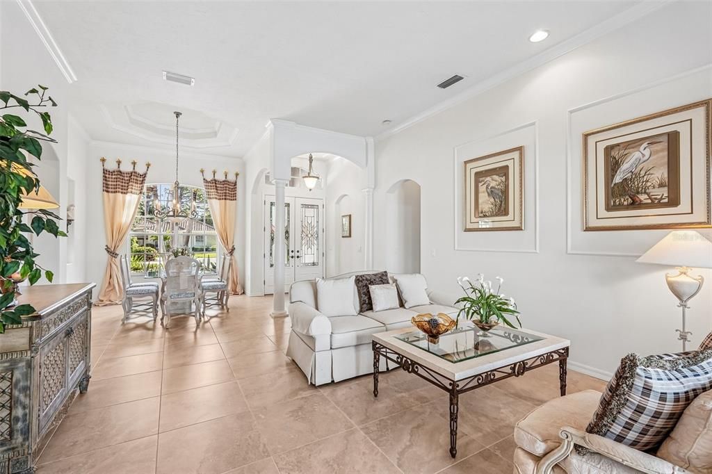 En Venta: $699,900 (3 camas, 3 baños, 2593 Pies cuadrados)