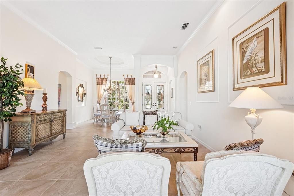 En Venta: $699,900 (3 camas, 3 baños, 2593 Pies cuadrados)