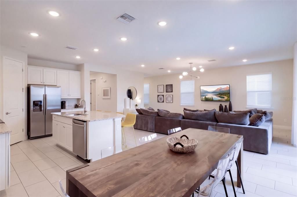 En Venta: $550,000 (5 camas, 4 baños, 2574 Pies cuadrados)