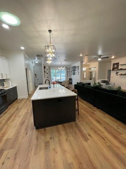 En Venta: $646,000 (4 camas, 3 baños, 2963 Pies cuadrados)
