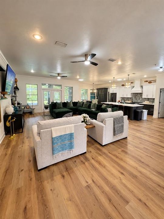 En Venta: $646,000 (4 camas, 3 baños, 2963 Pies cuadrados)
