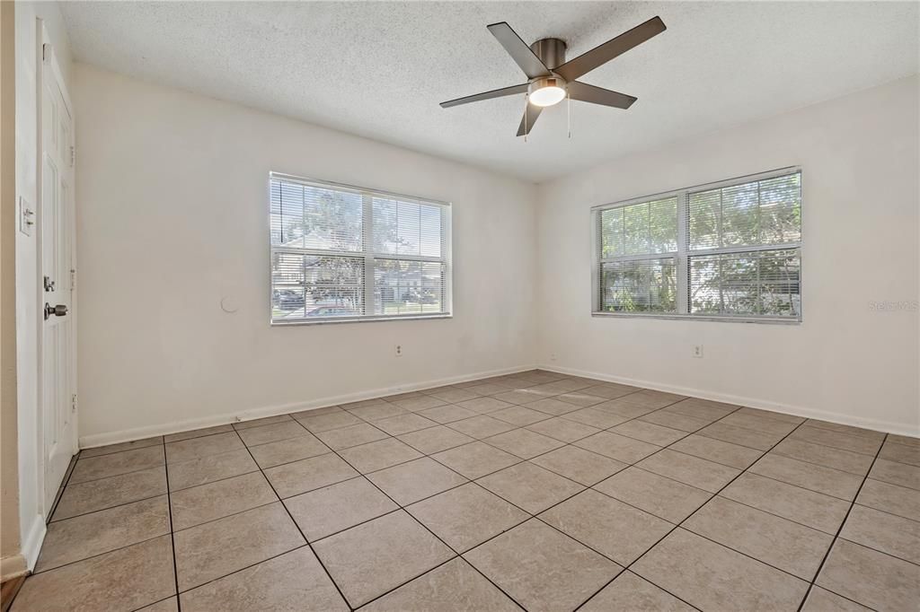 For Rent: $1,950 (3 beds, 2 baths, 1064 Square Feet)