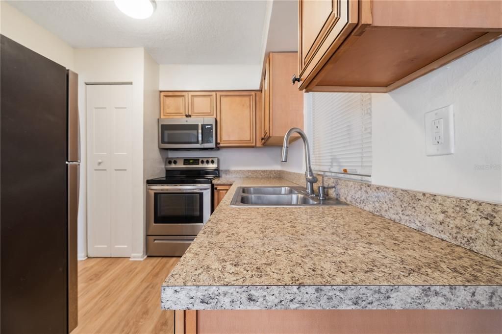 For Rent: $1,950 (3 beds, 2 baths, 1064 Square Feet)