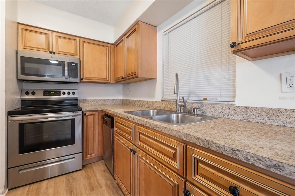 For Rent: $1,950 (3 beds, 2 baths, 1064 Square Feet)